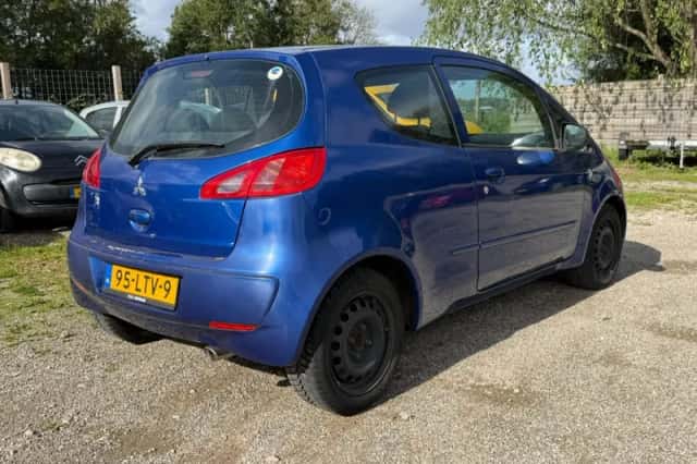 Mitsubishi Colt (2007) thumbnail 3