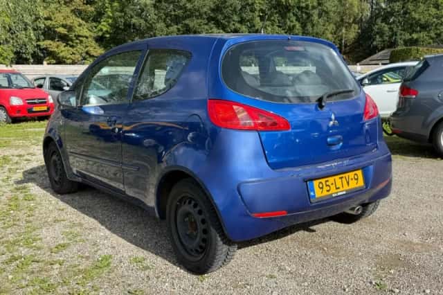 Mitsubishi Colt (2007) thumbnail 4