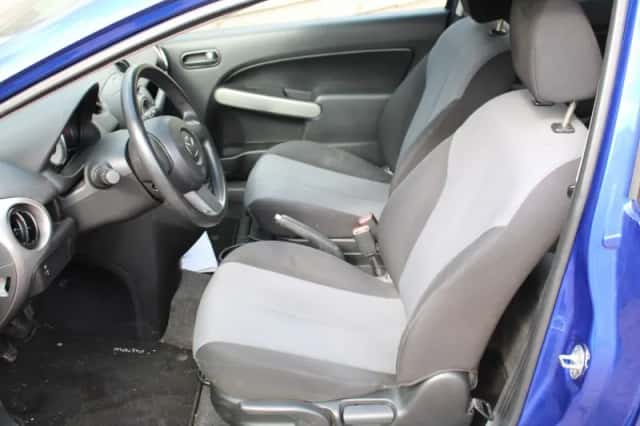 Mazda 2 (2010) thumbnail 6