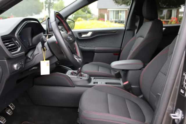 Ford Kuga (2020) thumbnail 5