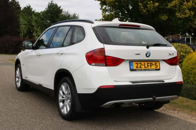 BMW X1 (2010) thumbnail 2