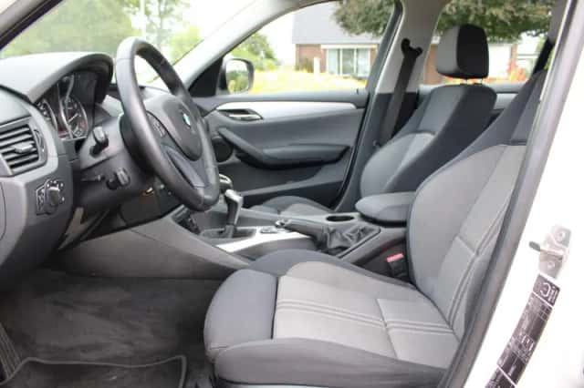 BMW X1 (2010) thumbnail 5