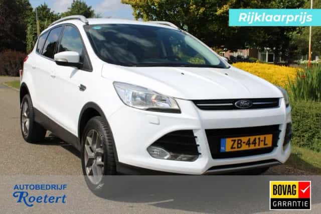 Ford Kuga (2016) thumbnail 1
