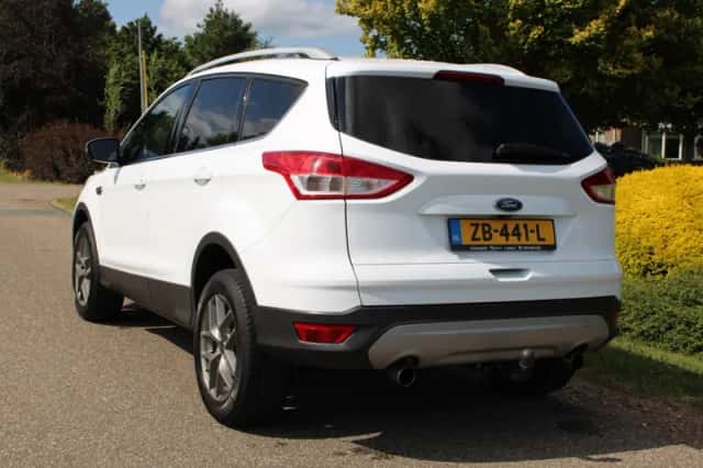 Ford Kuga (2016) thumbnail 2