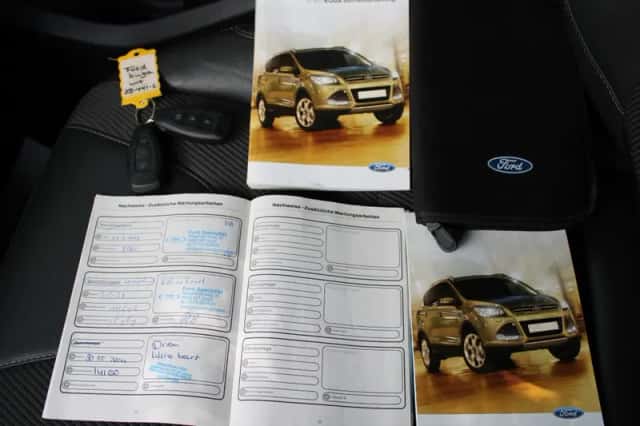 Ford Kuga (2016) thumbnail 4