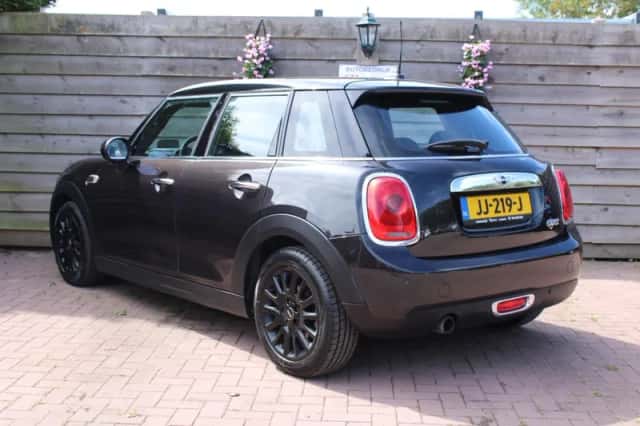 MINI Cooper (2016) thumbnail 2