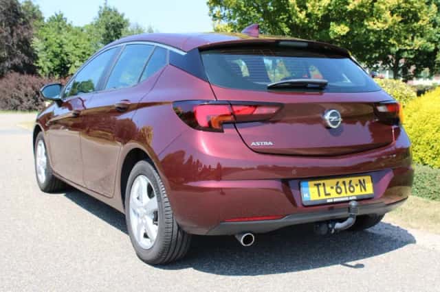 Opel Astra (2018) thumbnail 2