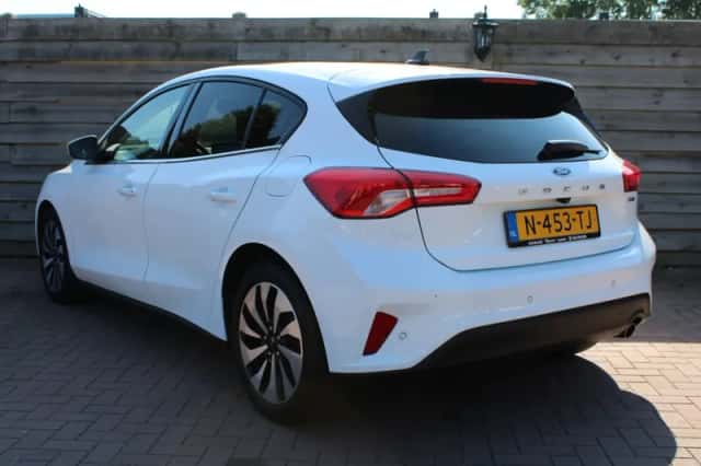 Ford Focus (2022) thumbnail 2