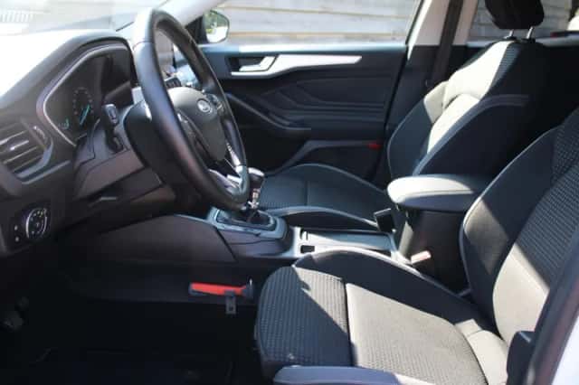 Ford Focus (2022) thumbnail 4