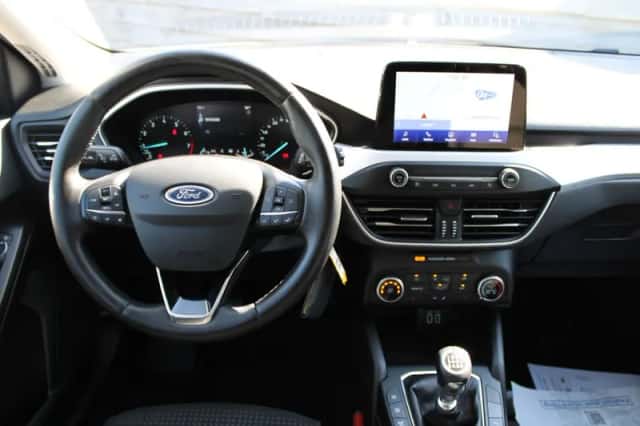 Ford Focus (2022) thumbnail 5