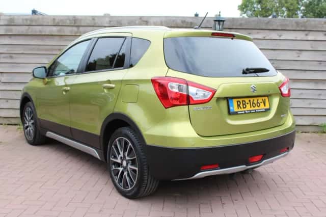 Suzuki SX4 (2014) thumbnail 2