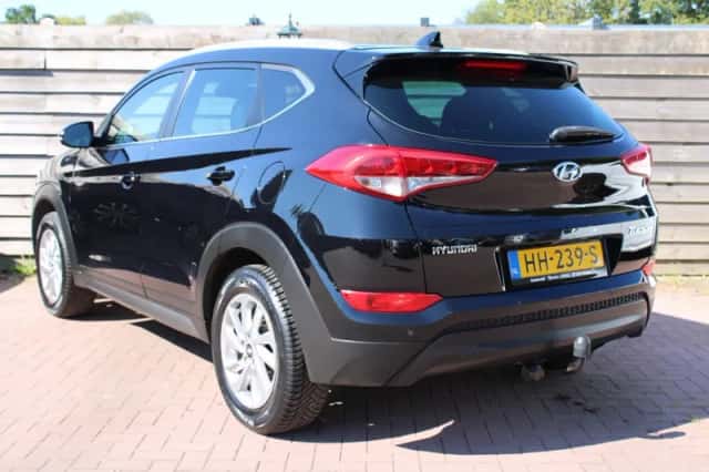 Hyundai Tucson (2015) thumbnail 2