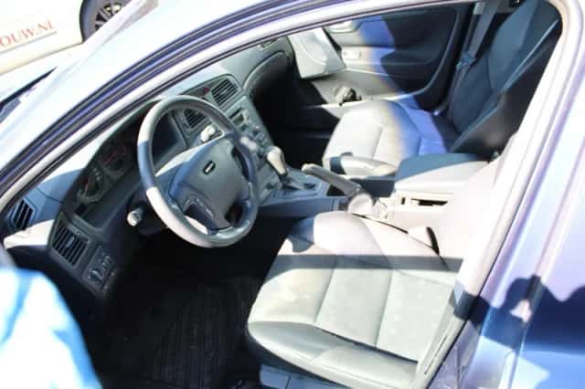 Volvo V70 (2001) thumbnail 3