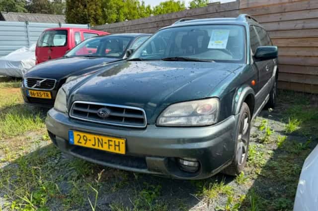 Subaru Legacy (2002) thumbnail 1
