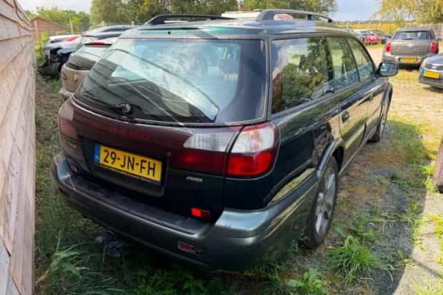Subaru Legacy (2002) thumbnail 2