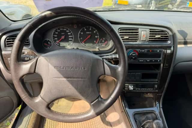 Subaru Legacy (2002) thumbnail 4