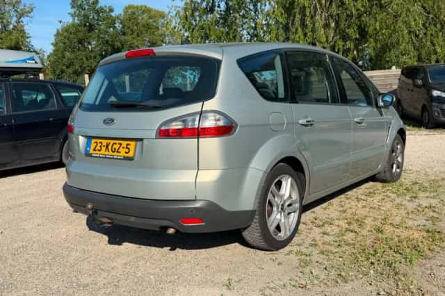 Ford S-Max (2009) thumbnail 3