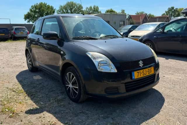 Suzuki Swift (2006) thumbnail 2