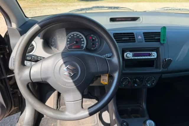Suzuki Swift (2006) thumbnail 6