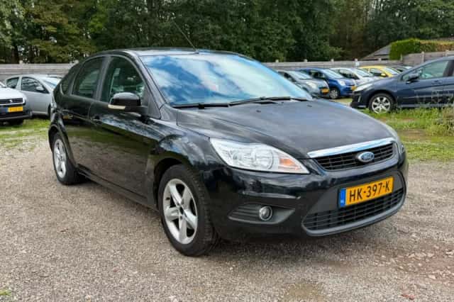 Ford Focus (2010) thumbnail 2