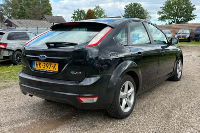 Ford Focus (2010) thumbnail 3