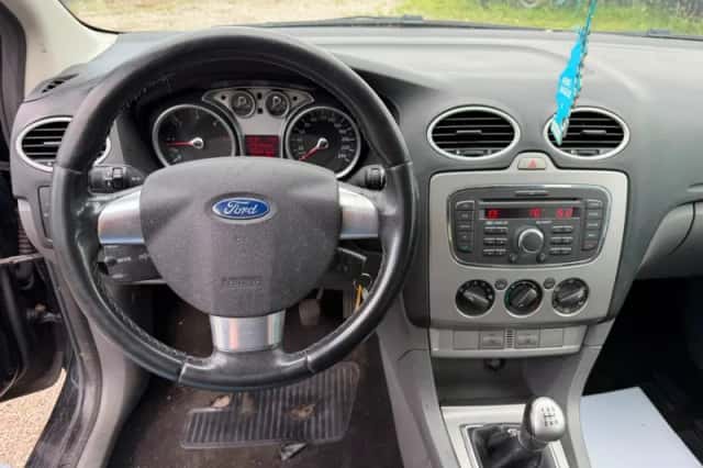 Ford Focus (2010) thumbnail 6
