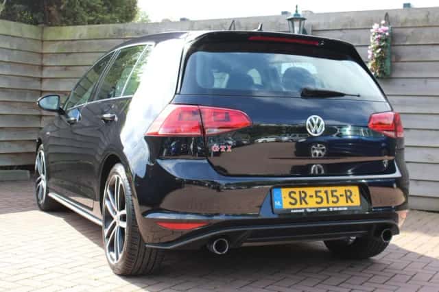 Volkswagen Golf (2017) thumbnail 2