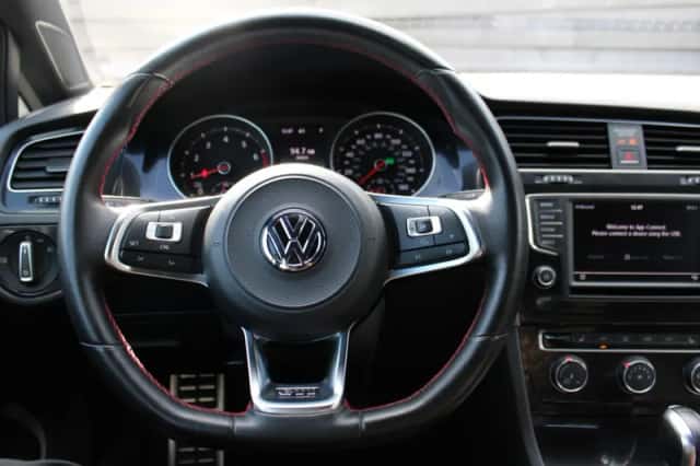 Volkswagen Golf (2017) thumbnail 4