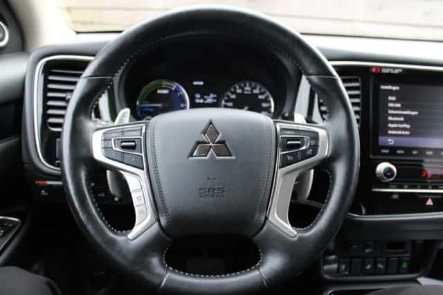 Mitsubishi Outlander (2020) thumbnail 4