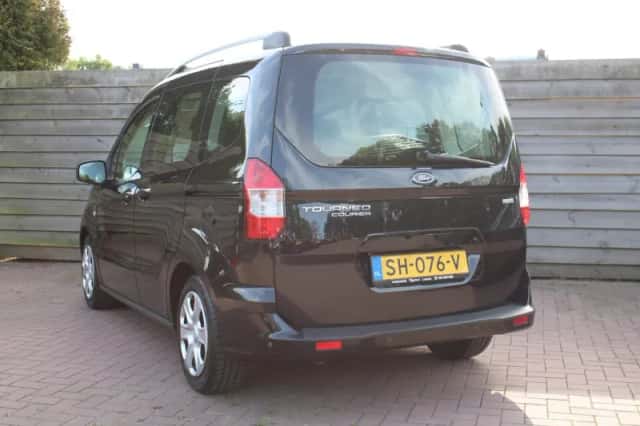 Ford Tourneo Courier (2015) thumbnail 2
