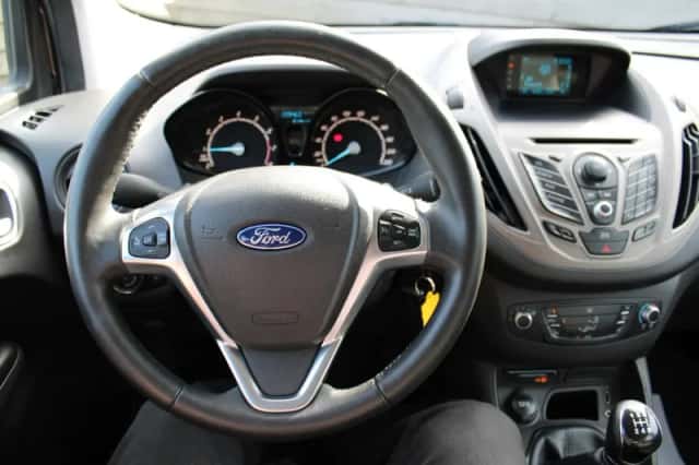 Ford Tourneo Courier (2015) thumbnail 5