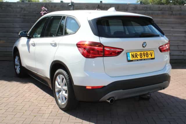 BMW X1 (2016) thumbnail 2