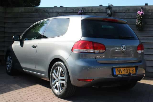 Volkswagen Golf (2010) thumbnail 2