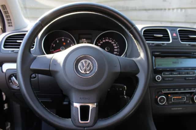 Volkswagen Golf (2010) thumbnail 4