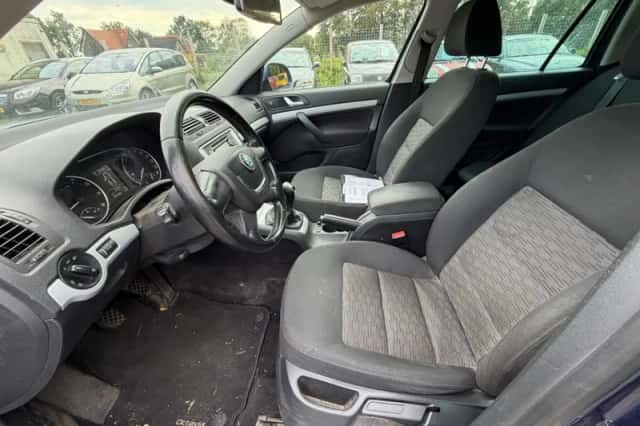 Škoda Octavia (2011) thumbnail 5