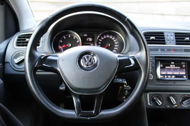 Volkswagen Polo (2016) thumbnail 4