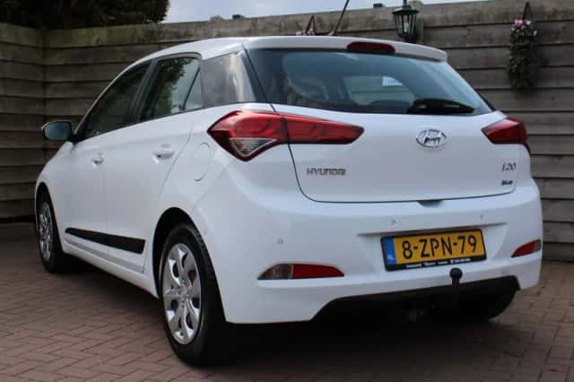 Hyundai i20 (2015) thumbnail 2