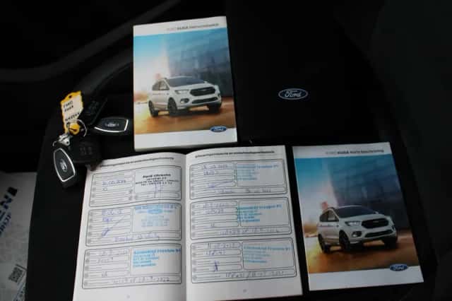 Ford Kuga (2017) thumbnail 4