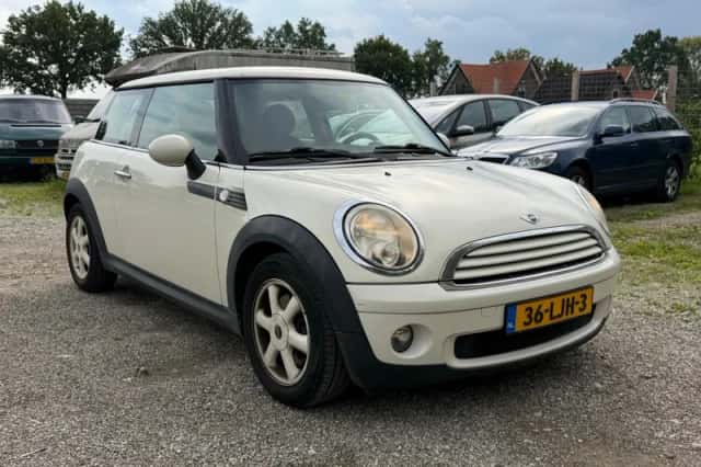 MINI One (2010) thumbnail 2