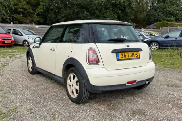 MINI One (2010) thumbnail 4