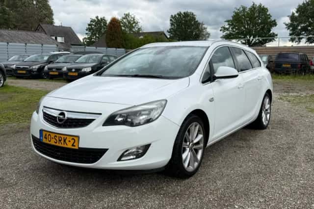 Opel Astra (2011) thumbnail 1