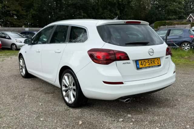 Opel Astra (2011) thumbnail 4