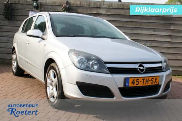 Opel Astra (2006) thumbnail 1