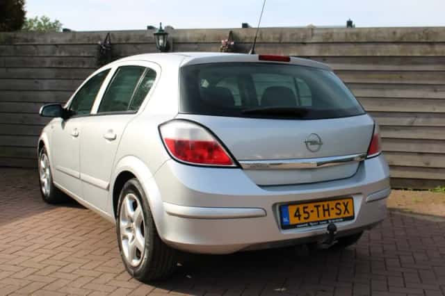 Opel Astra (2006) thumbnail 2