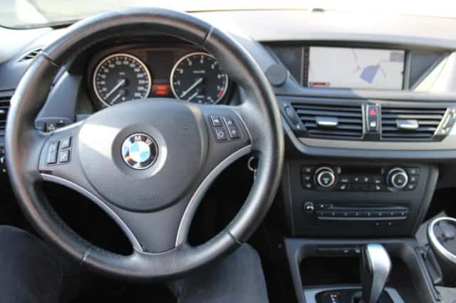 BMW X1 (2010) thumbnail 6