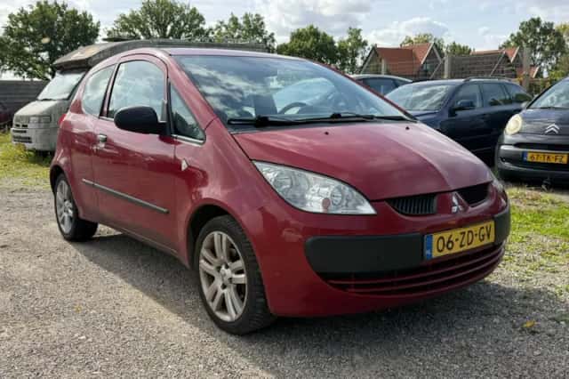 Mitsubishi Colt (2008) thumbnail 2