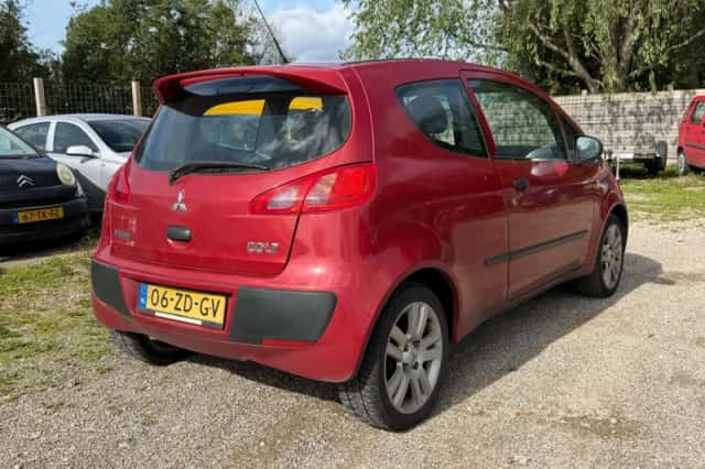 Mitsubishi Colt (2008) thumbnail 3