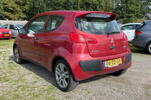 Mitsubishi Colt (2008) thumbnail 4