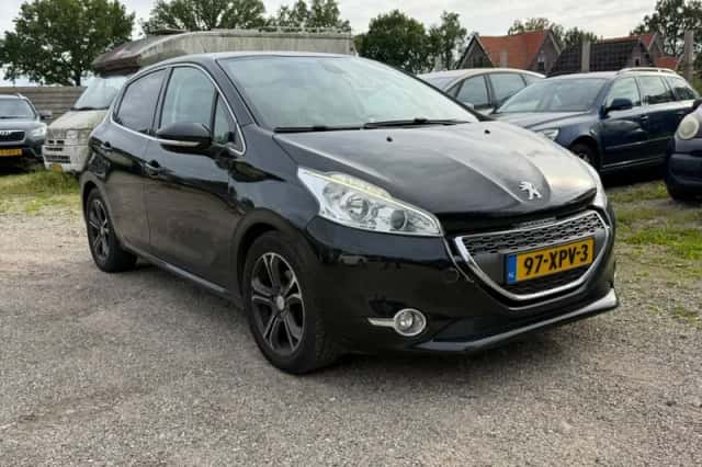 Peugeot 208 (2012) thumbnail 2