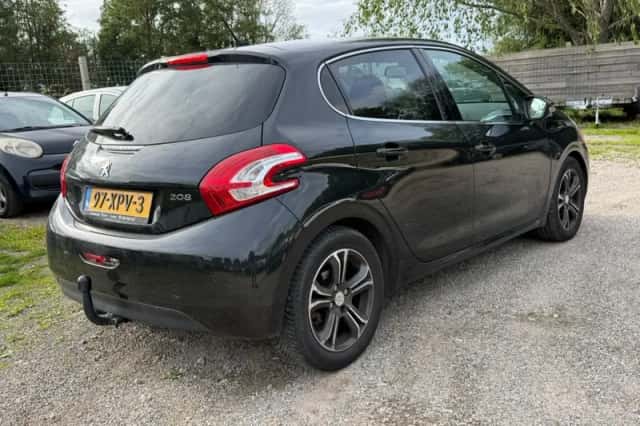 Peugeot 208 (2012) thumbnail 3
